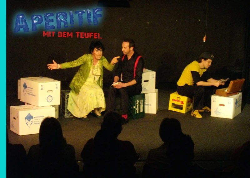 Floo als Michaela in „Aperitif mit dem Teufel“